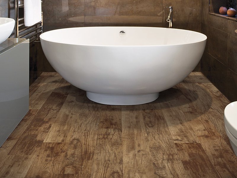 How to choose between light or dark-colored hardwood flooring?